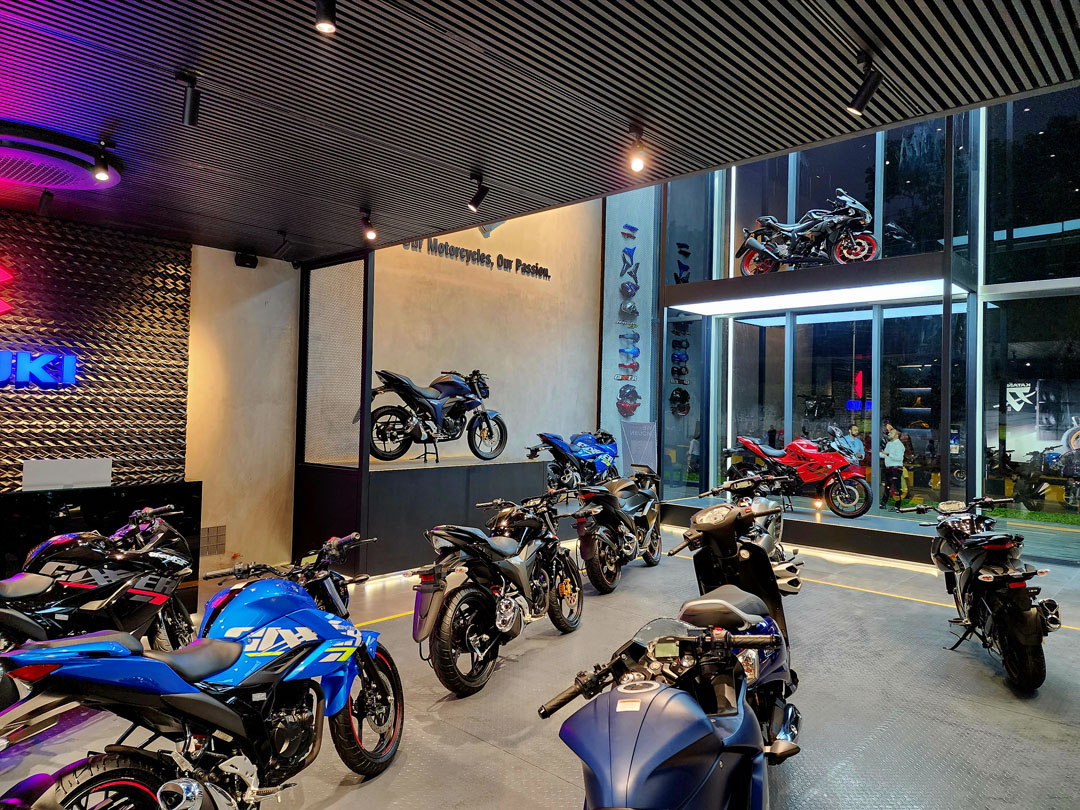 Suzuki deals honda showroom